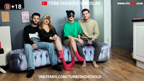 TurkishCuckold’un vahşi grup partisinde erkekler karıları paylaşıyor