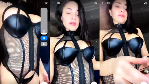 Serpil Cansız tango live’da seksi iç çamaşırıyla poz verip dil çıkarıyor
