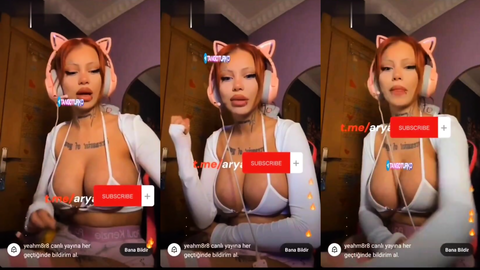 Yeahmur webcam’de kedi kulaklarıyla azgın pozlar veriyor