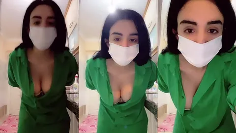 Evli kürt kadın yeşil gömleğini açıp dekolte veriyor