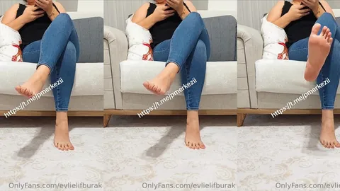 Karısının seksi ayaklarını gizlice çeken gavat koca
