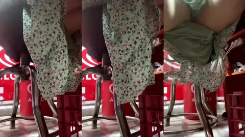 kendi kendine etek altı yapan kasiyer türbanlı tango