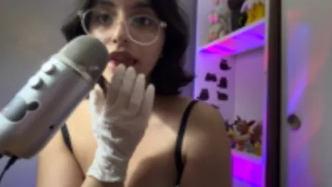 Senadeska ASMR Sexy spit painting latex eldivenleriyle Video İzle.ts